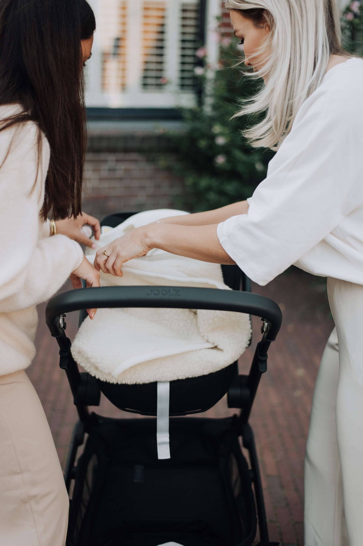 Wikkeldeken met maxi-cosi openingen: Beige of Neutral