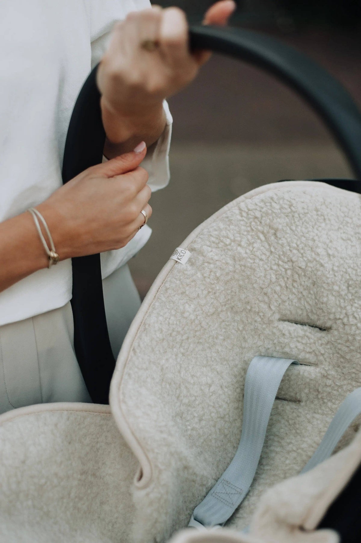 Merinowollen onderlegger voor buggy of maxi cosi –  Beige of neutral